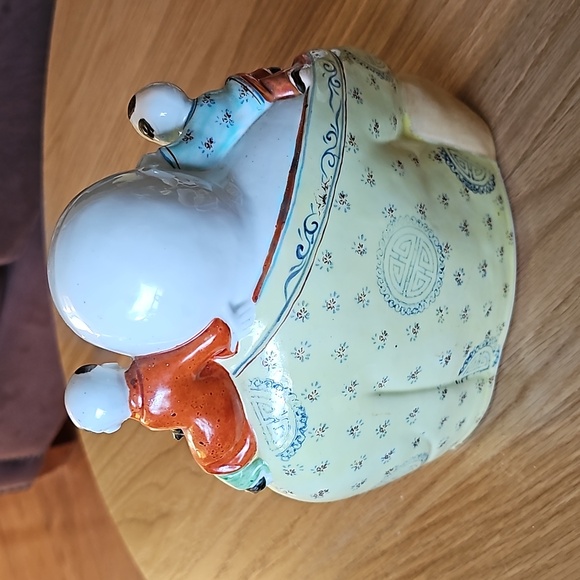 Vintage Chinese Porcelain Laughing Buddha Figure with 5 Children - Picture 4 of 4